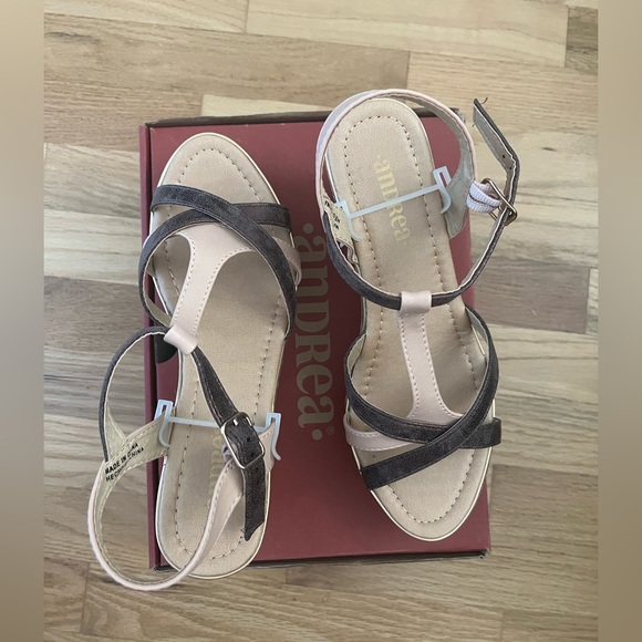 Andrea wedges, New in box - Picture 3 of 6